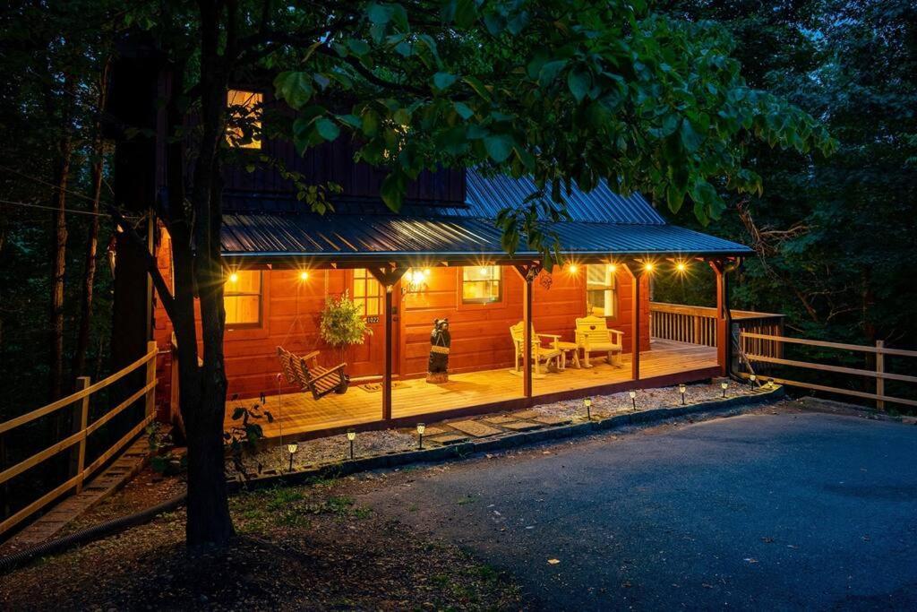 Lazy Fox Retreat * Sevierville